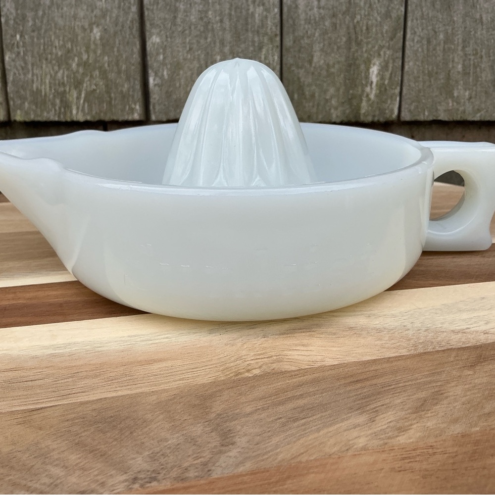 Vintage Sunkist Milk Glass Reamer - Juicer - Picture 9 of 11